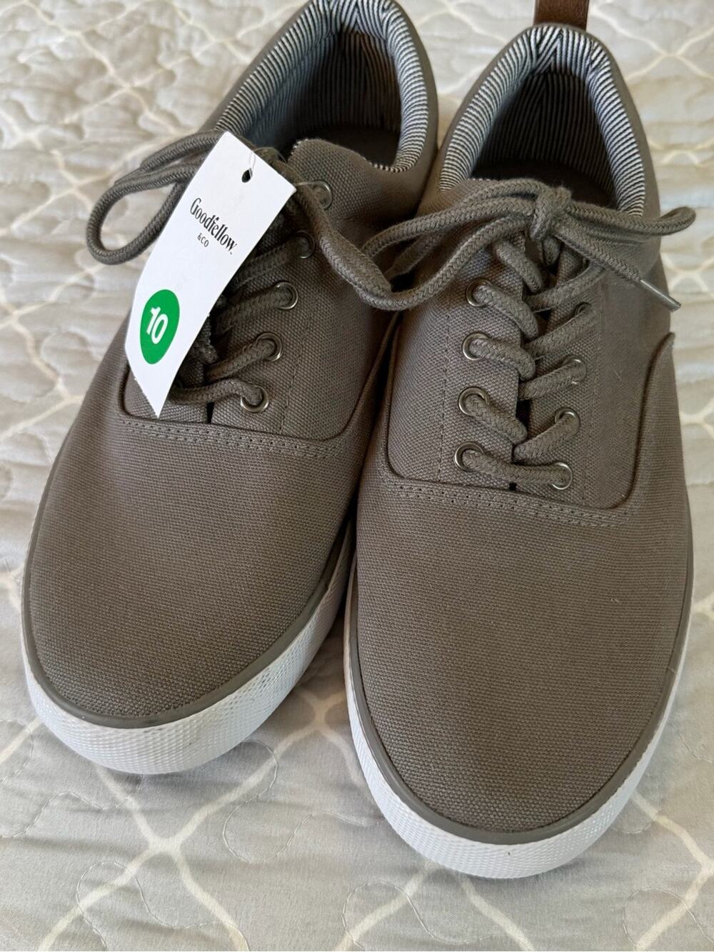 Men’s NWT New Goodfellow & Co Gray Canvas Low-Top Sneakers size 10
